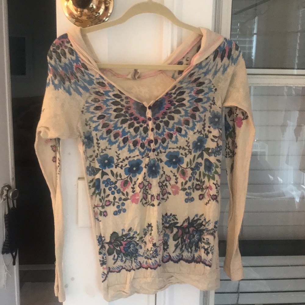 Light waffle cone shirt with hoodie